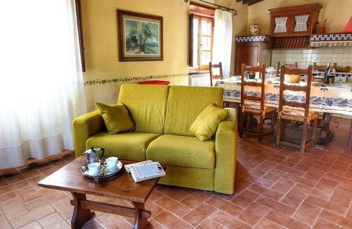Radda in Chianti House | Pretty Farmhouse With Terrace