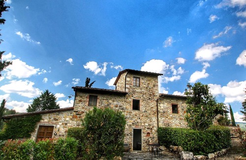 Radda in Chianti House | Pretty Farmhouse With Terrace