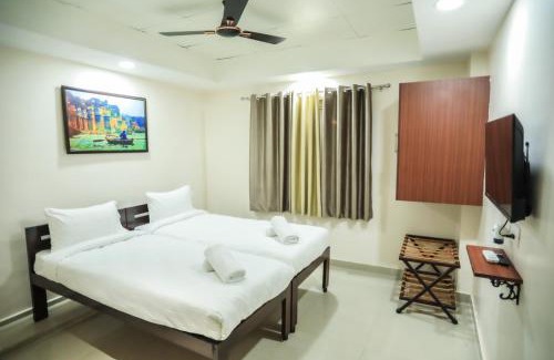 Varanasi Apartment | Pretty Garden View Apartment 3BHK Furnished Flat near Kashi Vishwanath Temple