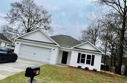 Warner Robins House | Pretty Home in Warner Robins for Mid to Long Stays