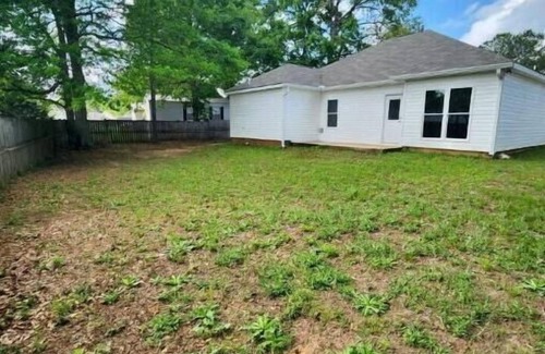 Warner Robins House | Pretty Home in Warner Robins for Mid to Long Stays