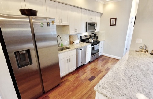 Petworth House | Pretty in Petworth-Walkable to Metro & Restaurants