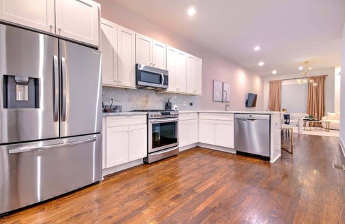 Hillsboro West End House | Pretty in Pink! 14 Beds - Game Room and Rooftop!