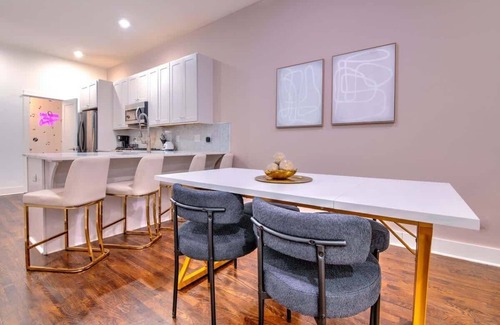 Hillsboro West End House | Pretty in Pink! 14 Beds - Game Room and Rooftop!
