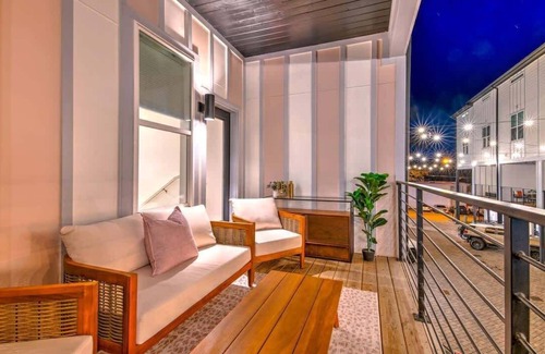 Hillsboro West End House | Pretty in Pink! 14 Beds - Game Room and Rooftop!