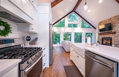 Broken Bow Cabin | Pretty in the Pines - BEST LOCATION Luxurious Couples Cabin - Broken Bow, OK