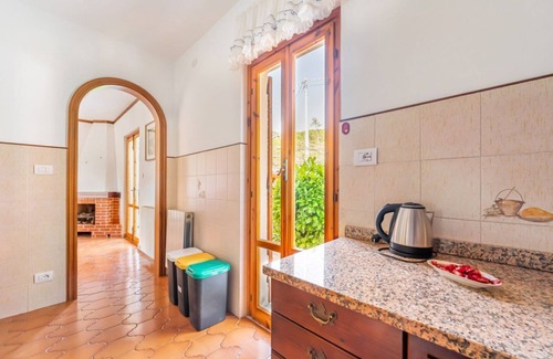 Piazza Apartment | Pretty independent villa on one floor of 126 sqm, ideal for 5 people, surrounded by greenery and with private garden.The accommodation is located in Piazza, just 5.5 km from Deiva Marina, a picturesque seaside village known for its beaches and perfect fo