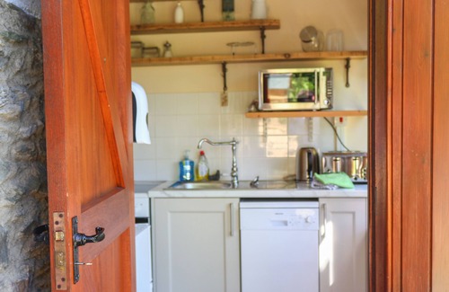 Chillington Cottage | Pretty Old Forge in peaceful, scenic setting