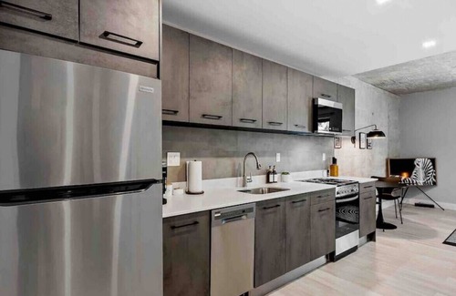 Flagler Village Apartment | Pretty Rola #201 Luxury 1/1 with King Bed at Downtown Ft. Lauderdale Area!