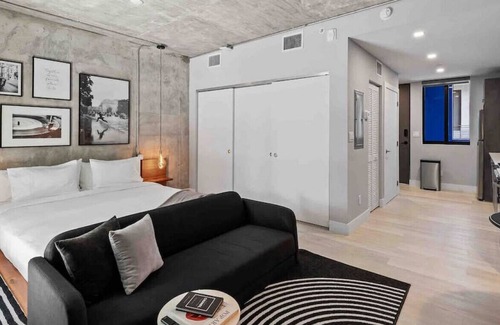 Flagler Village Apartment | Pretty Rola #201 Luxury 1/1 with King Bed at Downtown Ft. Lauderdale Area!