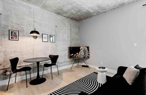 Flagler Village Apartment | Pretty Rola 202 Modern Industrial Apt w King Bed