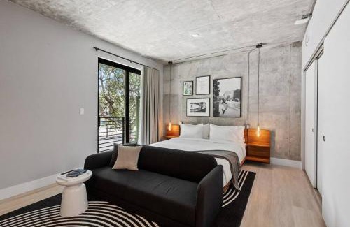 Flagler Village Apartment | Pretty Rola 202 Modern Industrial Apt w King Bed