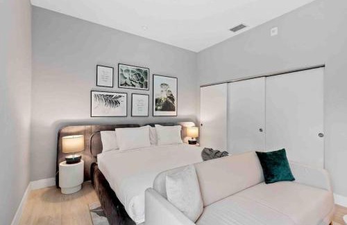 Flagler Village Apartment | Pretty Rola 302 Cozy Condo with King Bed Great Location