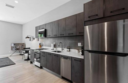 Flagler Village Apartment | Pretty Rola 305 Superior Apartment w King Bed with Designer Furniture