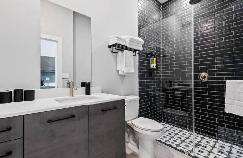 Flagler Village Apartment | Pretty Rola 305 Superior Apartment w King Bed with Designer Furniture