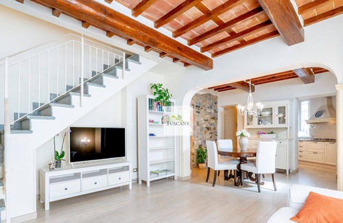 Corsanico-Bargecchia House | Pretty semi-detached house with panoramic view and completely renovated!
