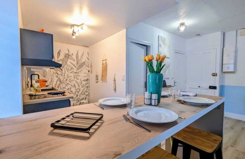Bourgoin-Jallieu Apartment | Pretty T3 equipped hyper center near station, all conveniences, ideal to visit