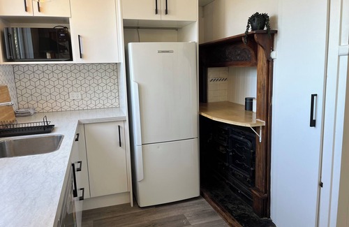 Saint Kilda Villa | Pretty Villa Close to St Clair Beach Private Parking
