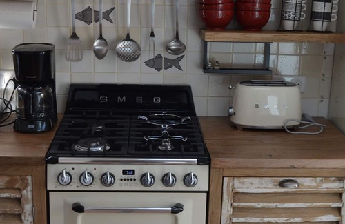 Bangor House | Pretty vintage deco house