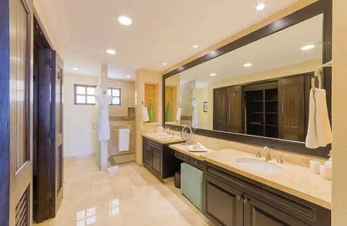 Conchas Chinas Resort | Price decrease! Puerto Vallarta, Garza Blanca, 5-star Resort, 1-bedroom unit,