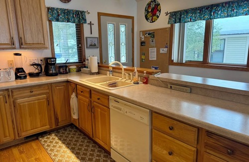 Shawano Cottage | Price Reduced & Licensed! Spacious Lake House for Rent 2025 NFL Draft