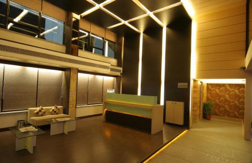 Alkapuri Hotel | Pride Biznotel Alkapuri Near Vadodara Airport
