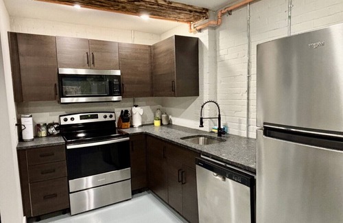Old Town Apartment | Prime 2 bedroom Location for HSV Attractions