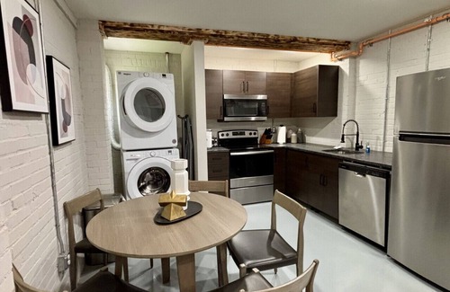 Old Town Apartment | Prime 2 bedroom Location for HSV Attractions