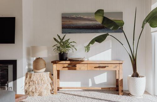 Hokitika House | Prime Beachfront Retreat