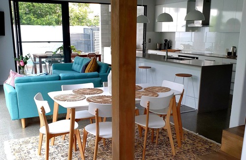 Burleigh Heads Villa | Prime Breach Holiday Villa with Pool.