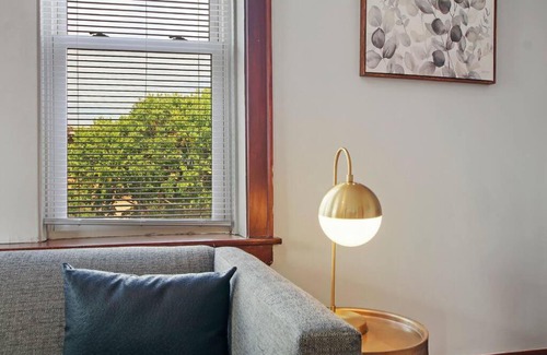 Old Irving Park Apartment | Prime City Stay in a 1BR Apartment - Cullom F2