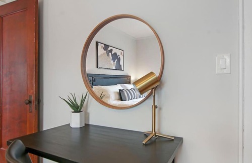 Old Irving Park Apartment | Prime City Stay in a 1BR Apartment - Cullom F2