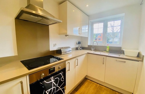 Bisley House | Prime Comfort for Contractors and Relocations!