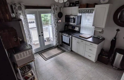 Oshkosh House | Prime EAA location - Vendor Friendly!