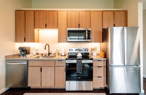 Eagle River Condo | Prime Eagle River Stay : Walkable Location