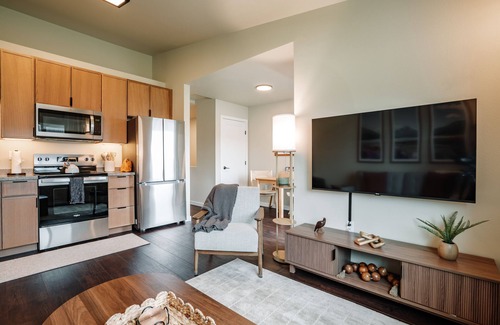 Eagle River Condo | Prime Eagle River Stay : Walkable Location