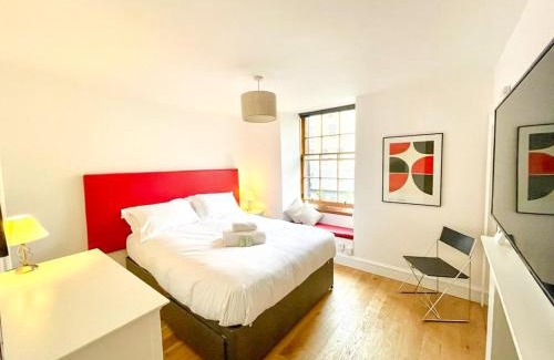 New Town Apartment | Prime Edinburgh New Town. Newly reno'd cosy nest
