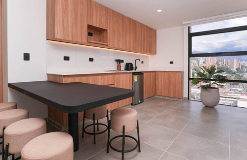 San Diego Apartment | Prime El Poblado Apt - 3BR + Cowork & Jacuzzi