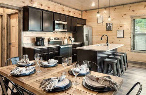 Sevierville Cabin | Prime Fall Escape Indoor Pool Tub, Views & Dogs