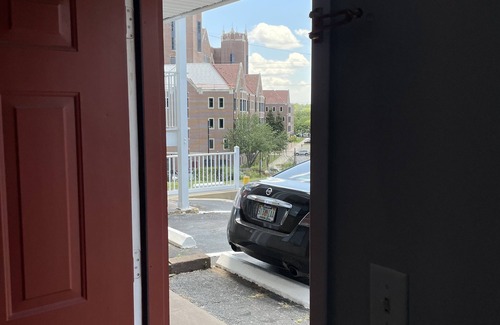 Tallahassee Apartment | PRIME GAME DAY LOCATION- NEXT TO STADIUM