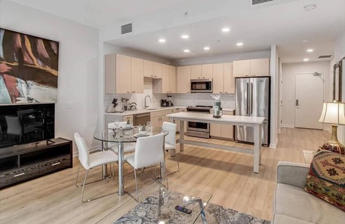 Buzzard Point Apartment | Prime Historic DC | Petfriendly 1BR w/Pet Spa