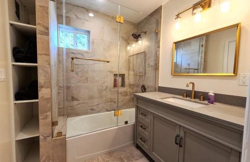 Beverly Hills Apartment | Prime LA 2 bedroom & 3 bath home Beverly Hills adj