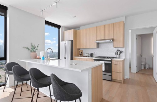 River North Apartment | Prime Lincoln Park Views + Modern Amenities Await