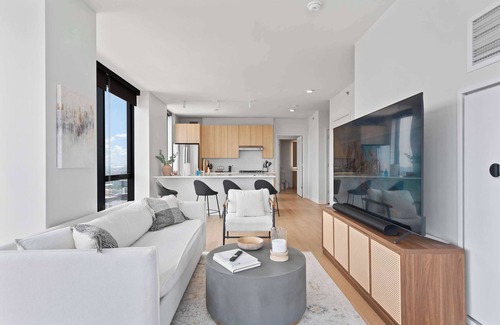 River North Apartment | Prime Lincoln Park Views + Modern Amenities Await