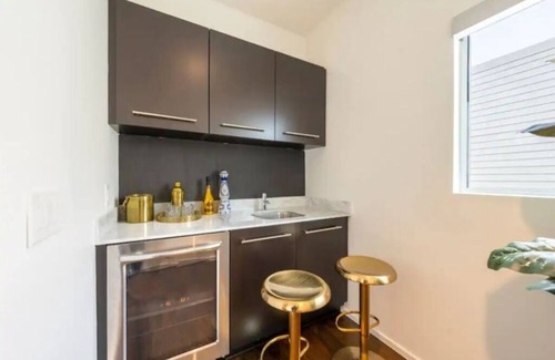 Washington Ave./ Memorial Park House | Prime Loc Modern Luxury Rooftop Deck Views