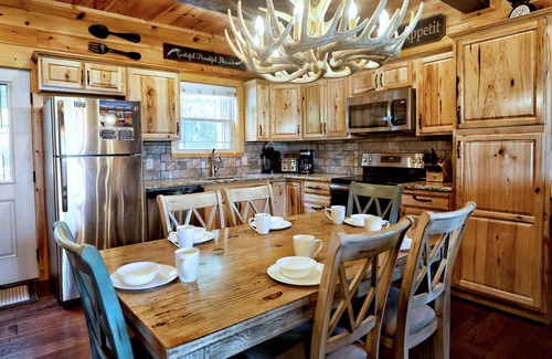Gatlinburg - Pigeon Forge Cabin | PRIME Location! 2/2 Cabin! VIEWS! Game Room! Covered Decks! Fire Pit! Hot Tub!