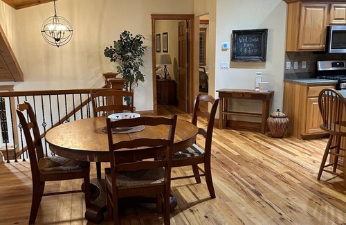 Galena House | Prime Location! 2BR-2 Acre Retreat Minutes from Downtown Galena & Attractions