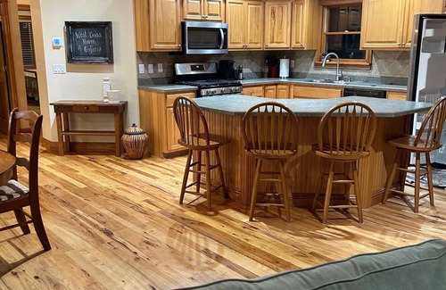 Galena House | Prime Location! 2BR-2 Acre Retreat Minutes from Downtown Galena & Attractions