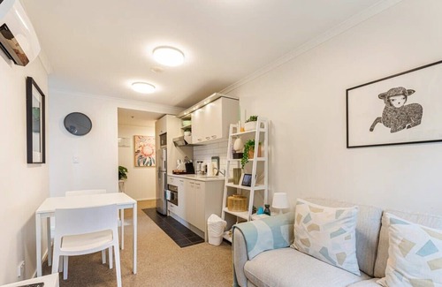 Grafton Apartment | Prime location - 2BR Urban retreat I Zodiak Stays