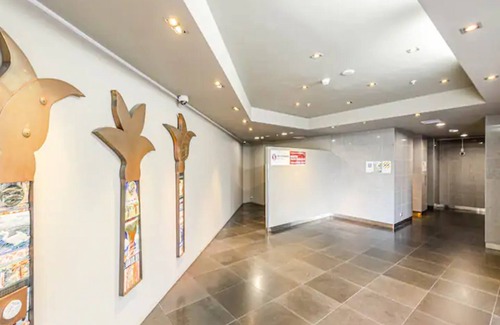 Grafton Apartment | Prime location - 2BR Urban retreat I Zodiak Stays